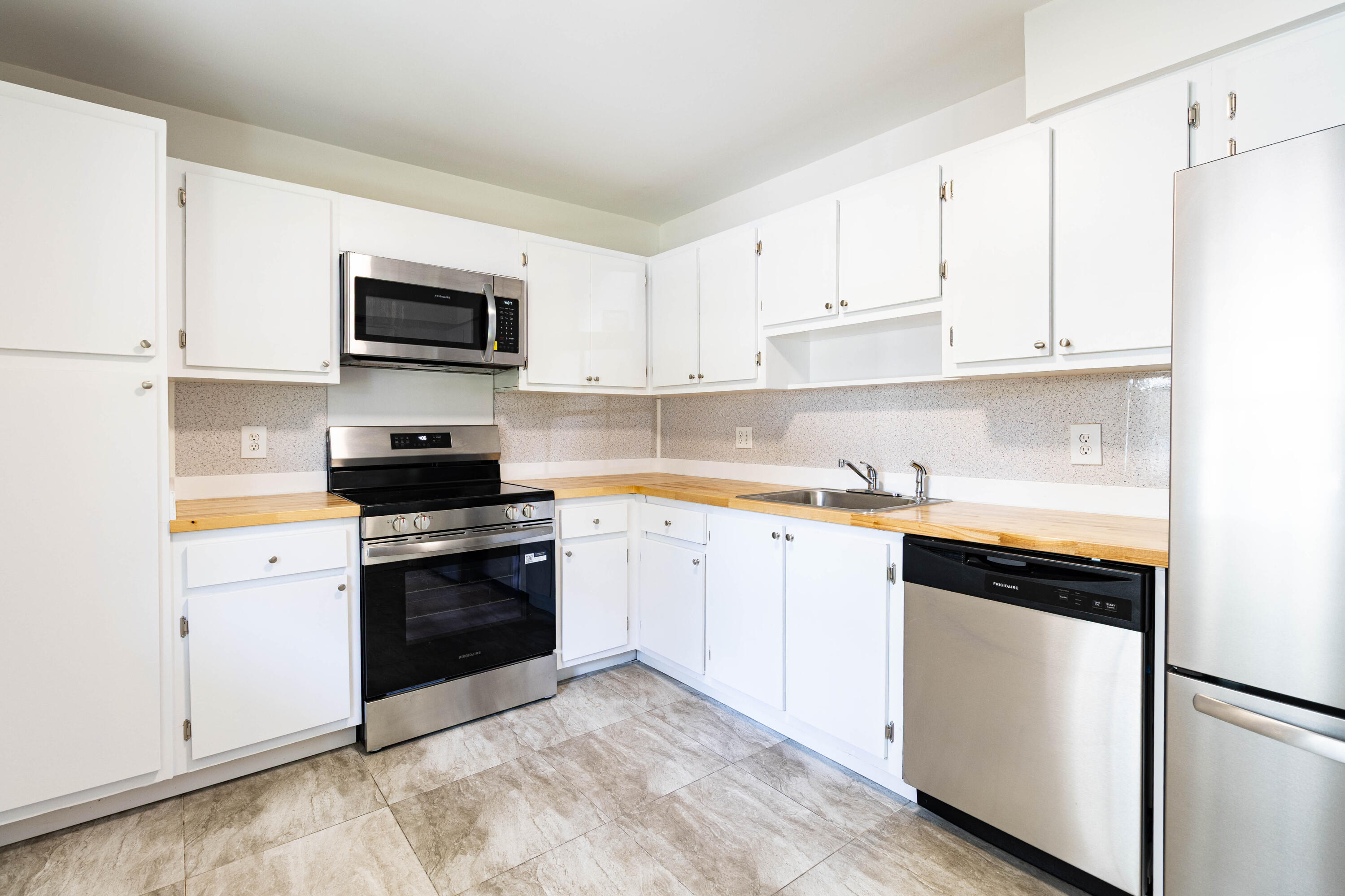 NO 83 PALM-AIRE COUNTRY CLUB - Residential Lease