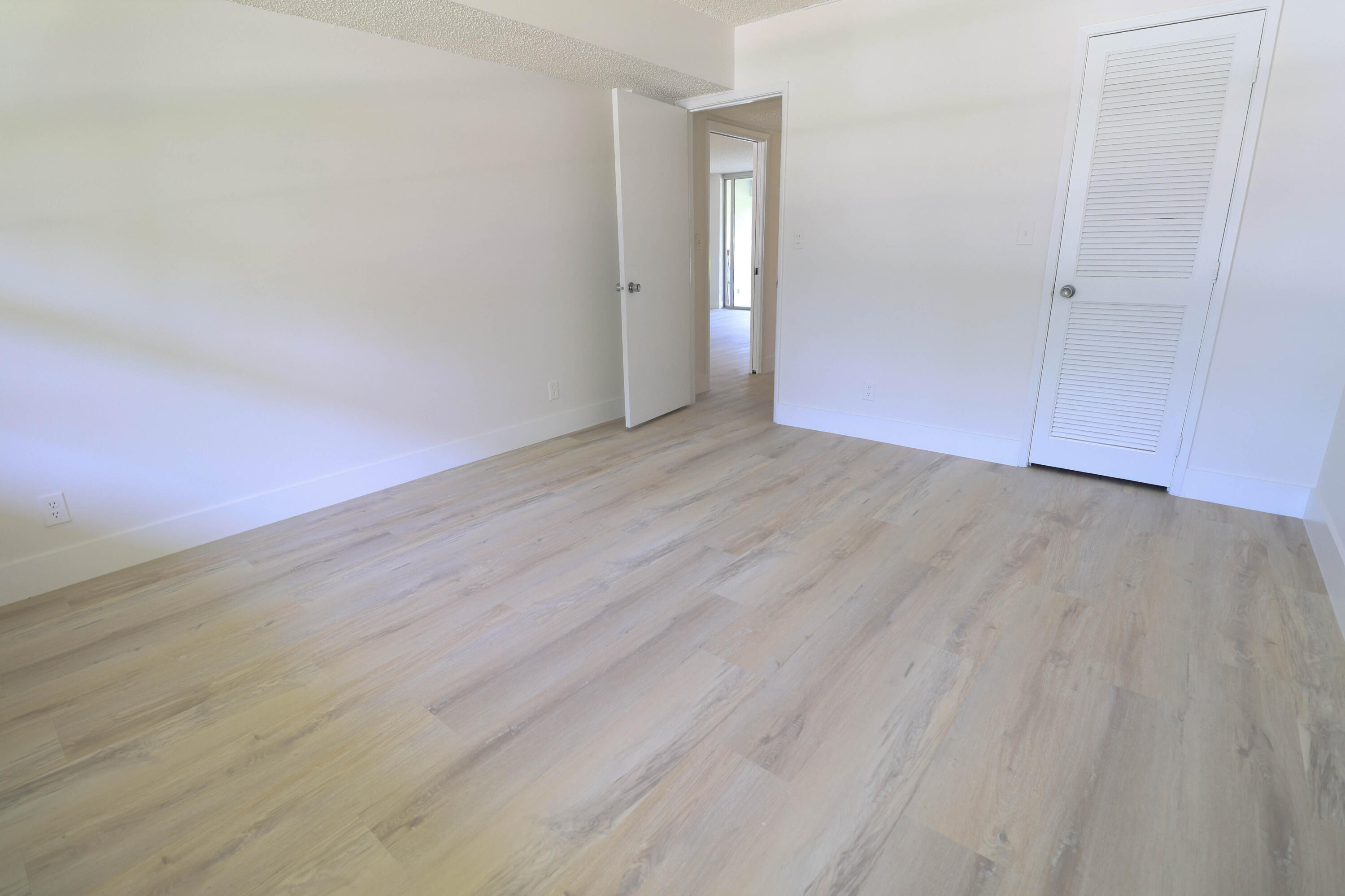 NO 83 PALM-AIRE COUNTRY CLUB - Residential Lease