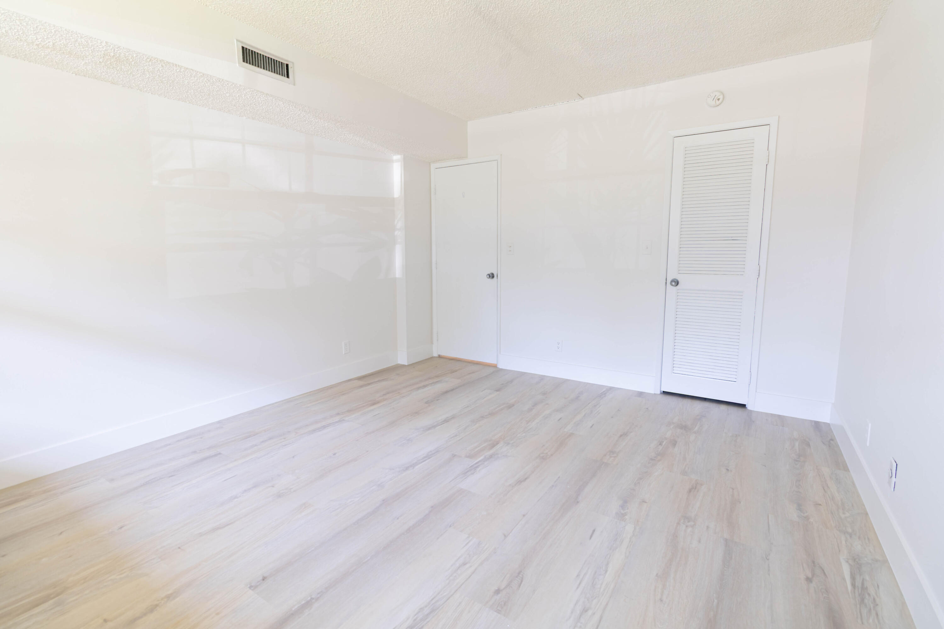 NO 83 PALM-AIRE COUNTRY CLUB - Residential Lease