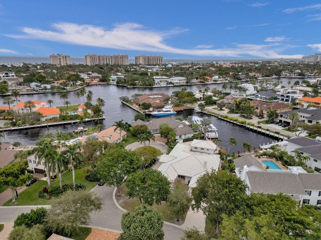 Photo of 2 Bay Colony Point, Fort Lauderdale, FL 33308 (MLS # F10423548)