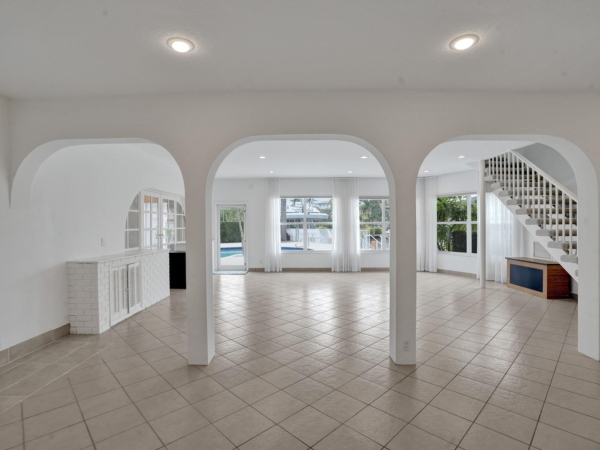 BAY COLONY - Residential