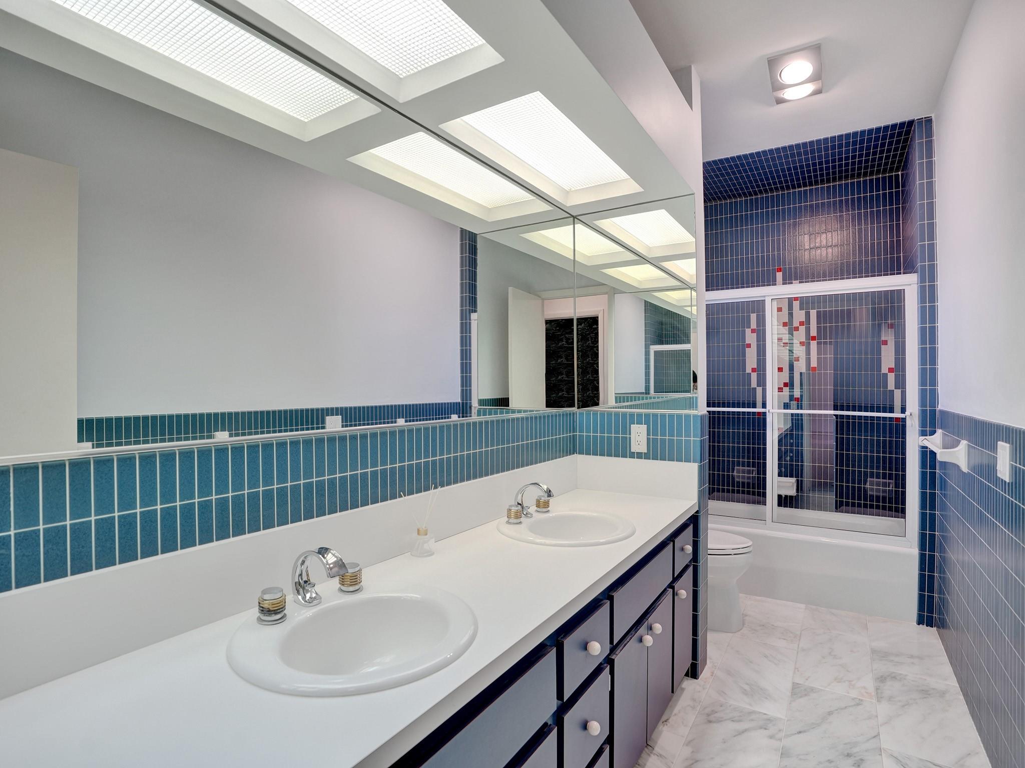 BAY COLONY - Residential