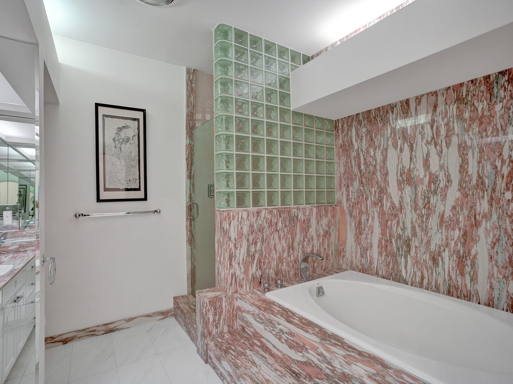 BAY COLONY - Residential