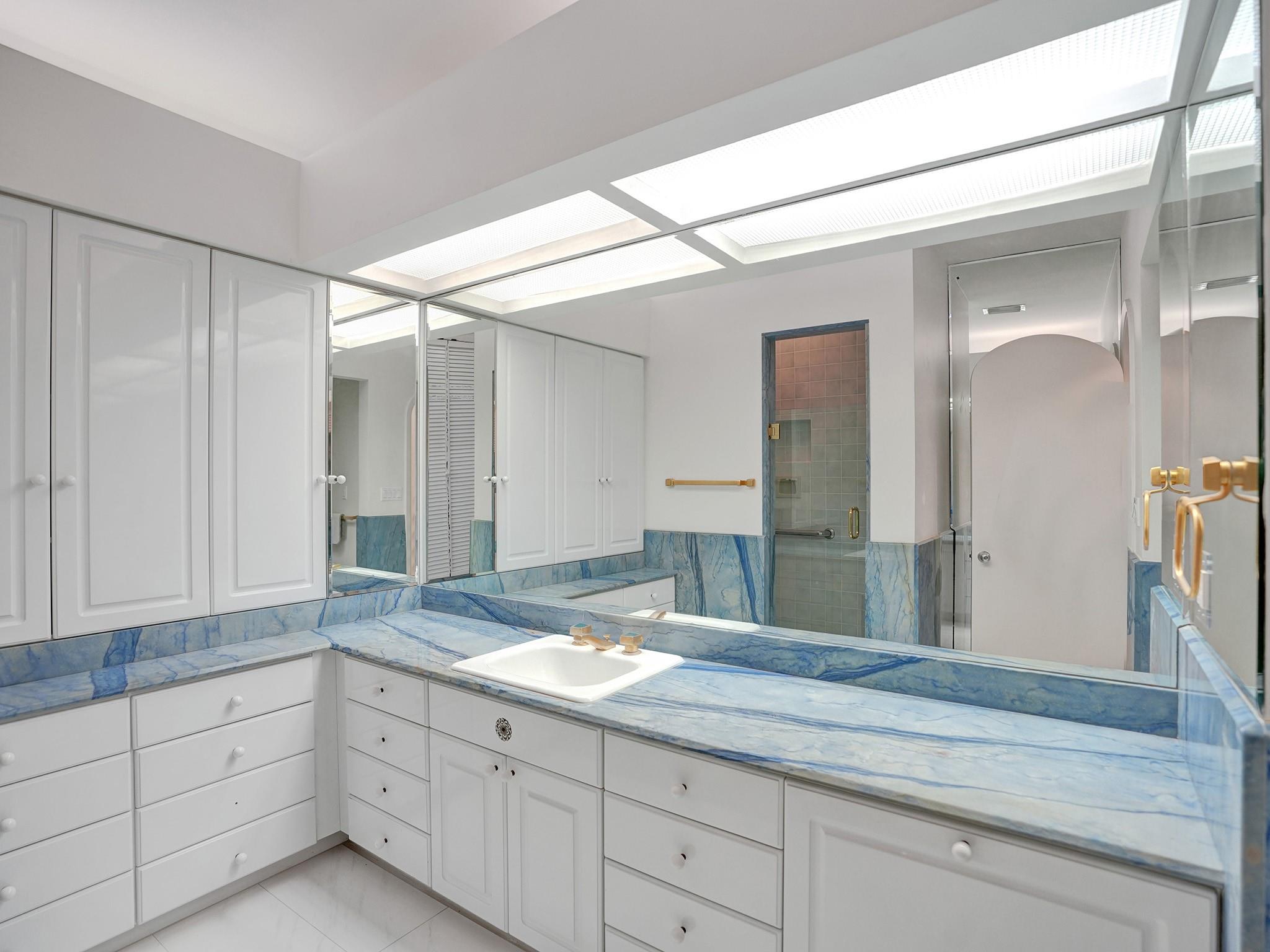 BAY COLONY - Residential