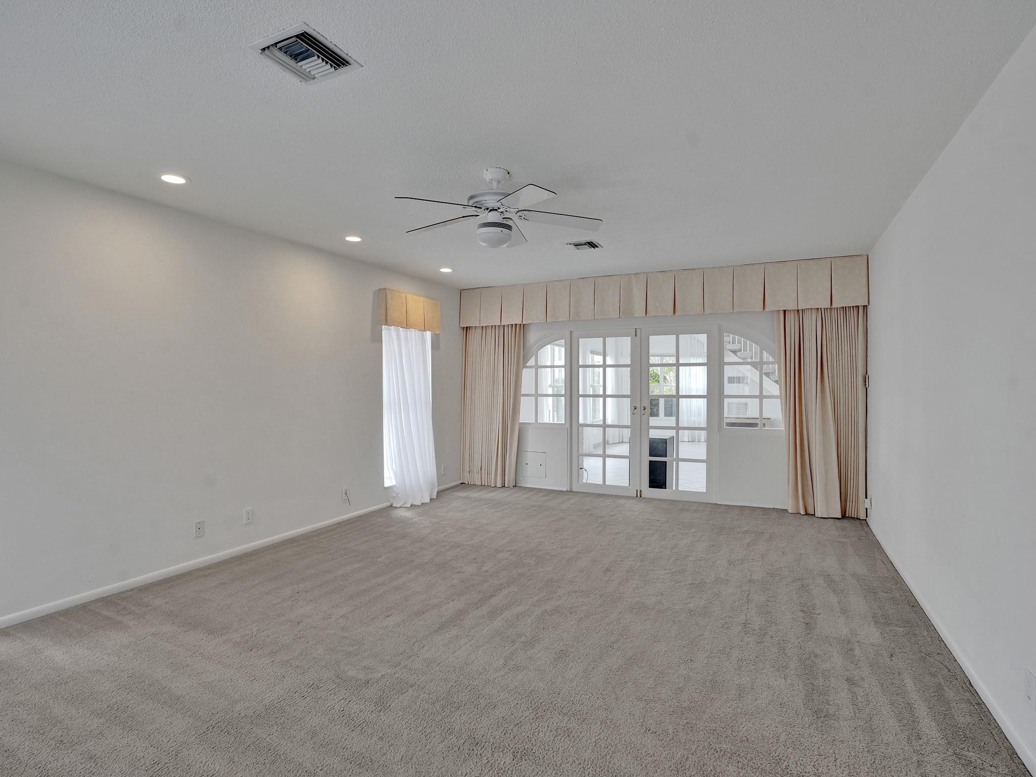 BAY COLONY - Residential