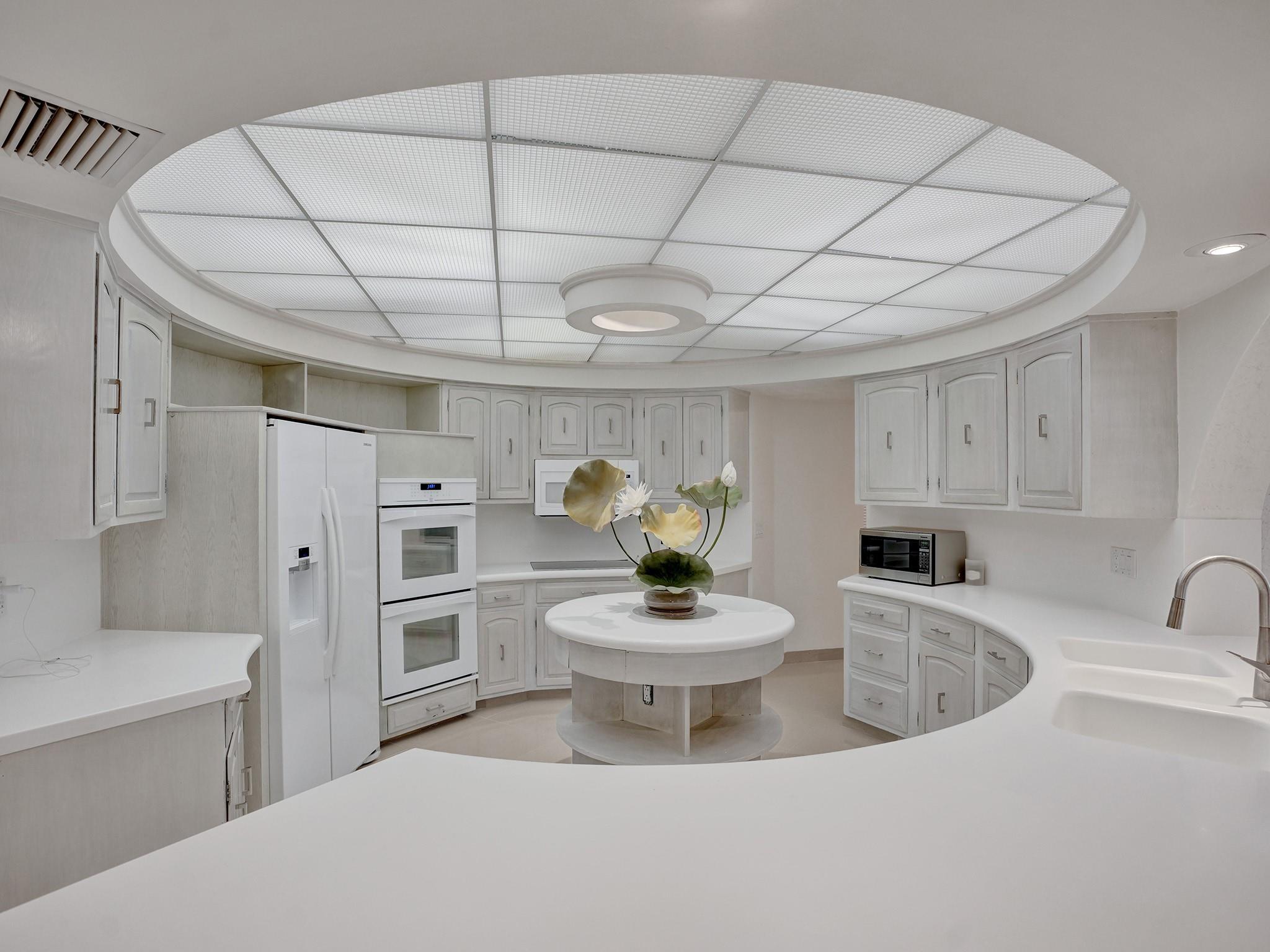 BAY COLONY - Residential