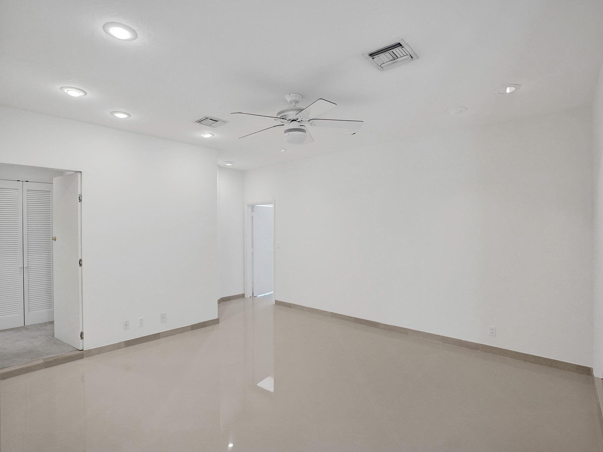 BAY COLONY - Residential