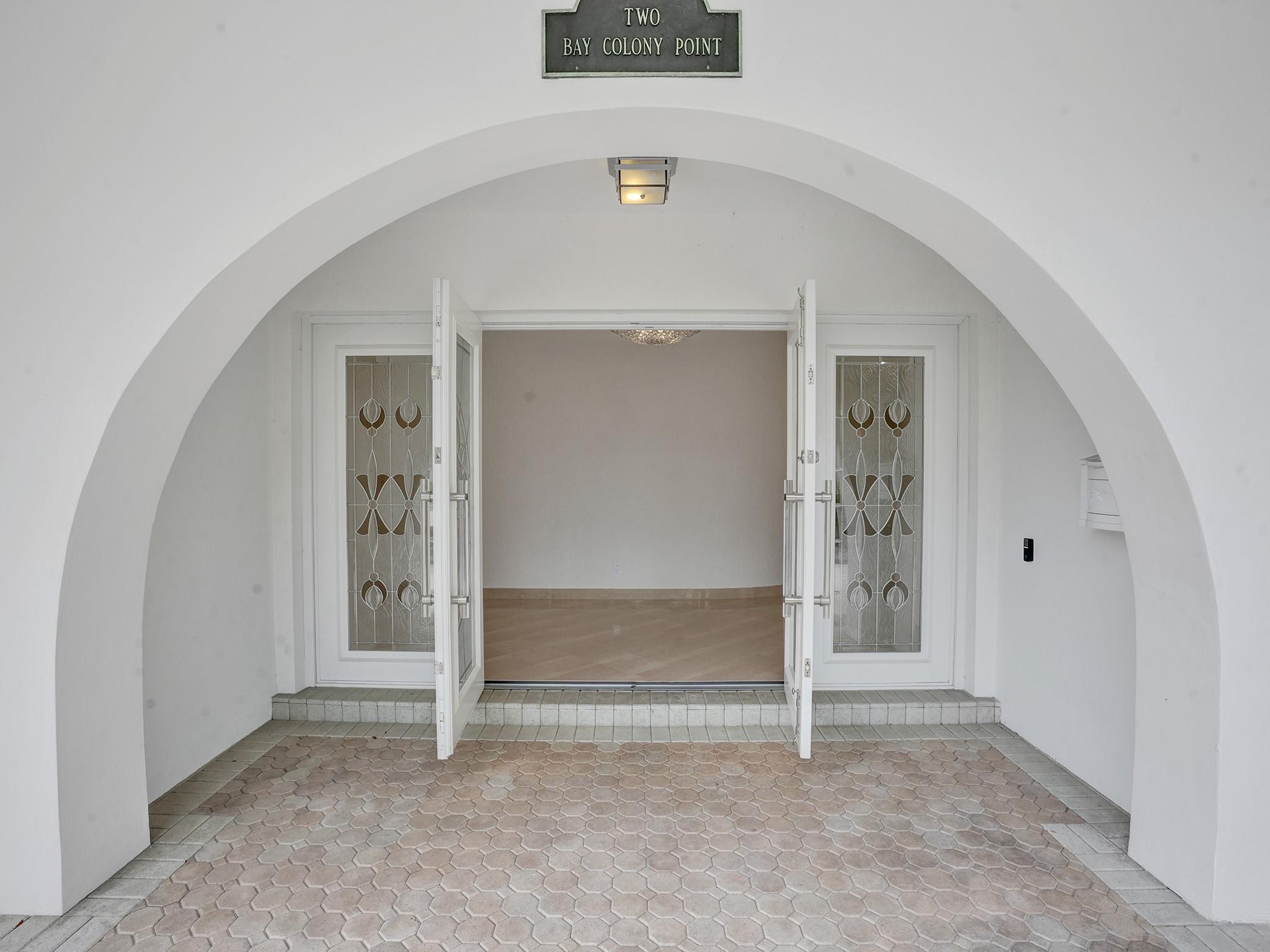 BAY COLONY - Residential