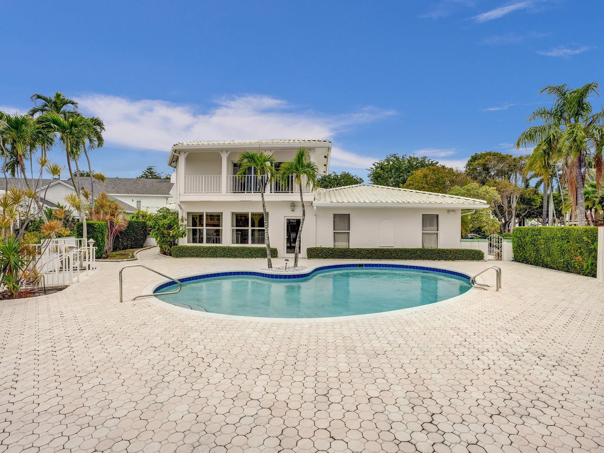 BAY COLONY - Residential