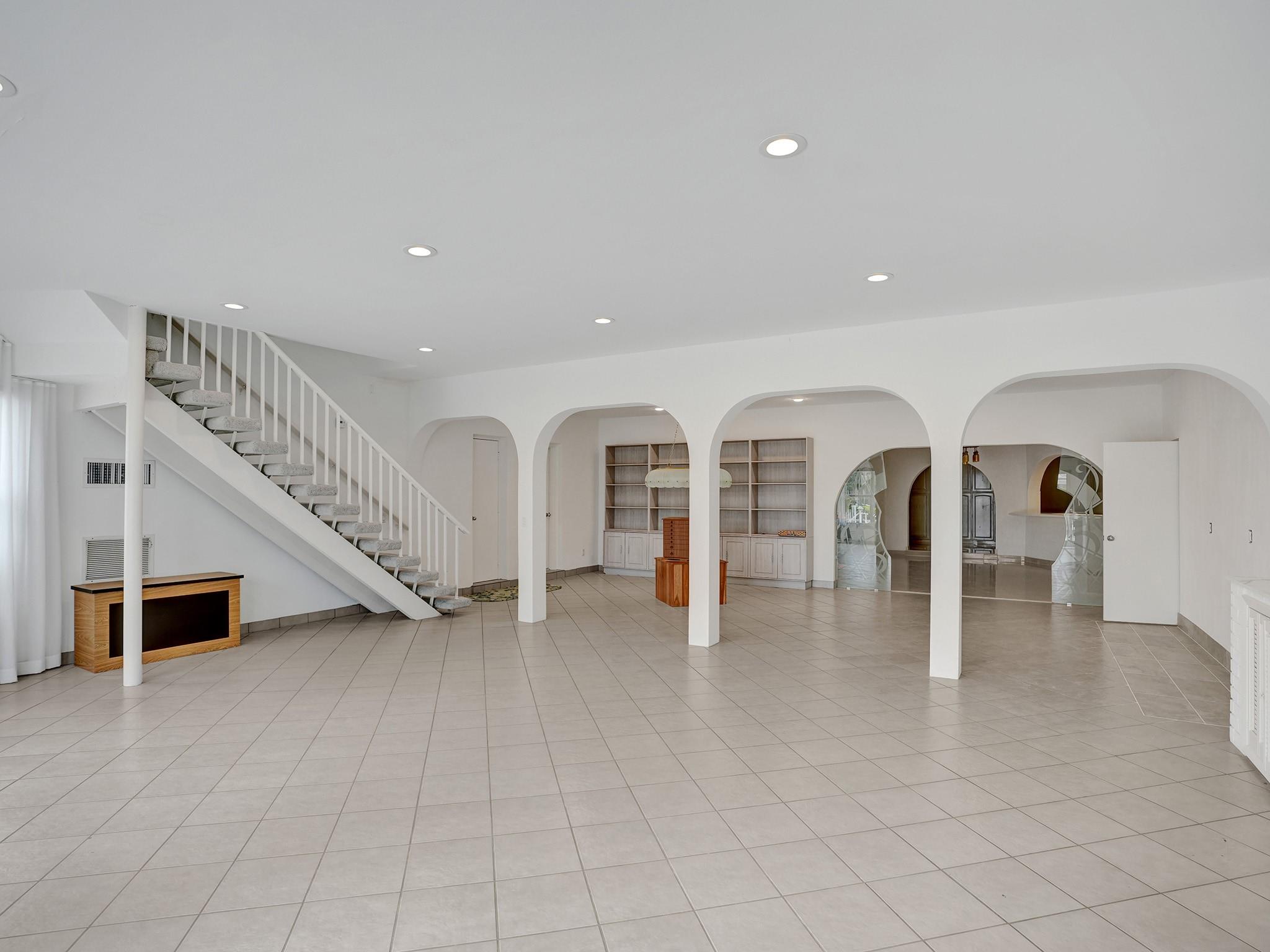 BAY COLONY - Residential