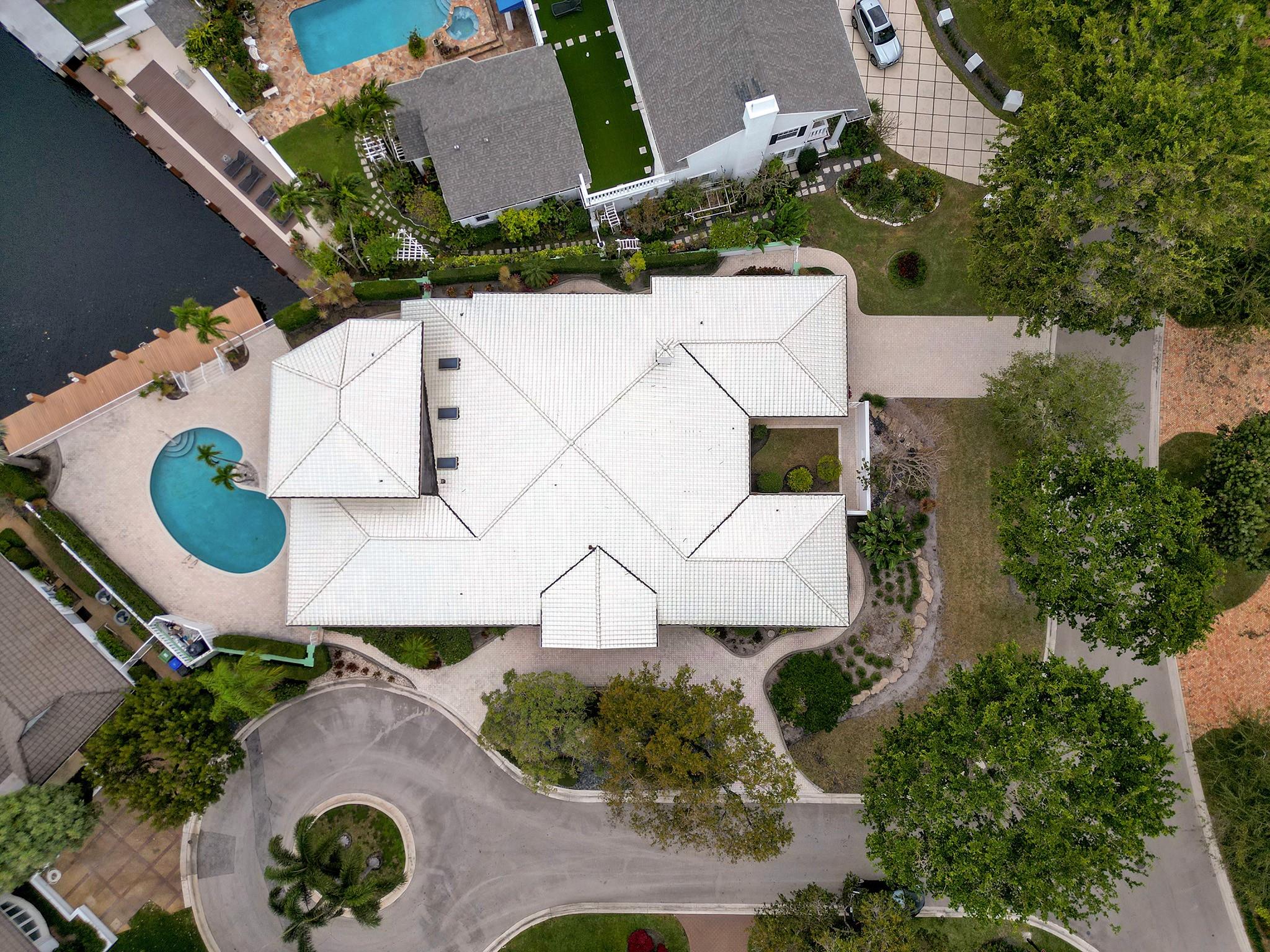 BAY COLONY - Residential