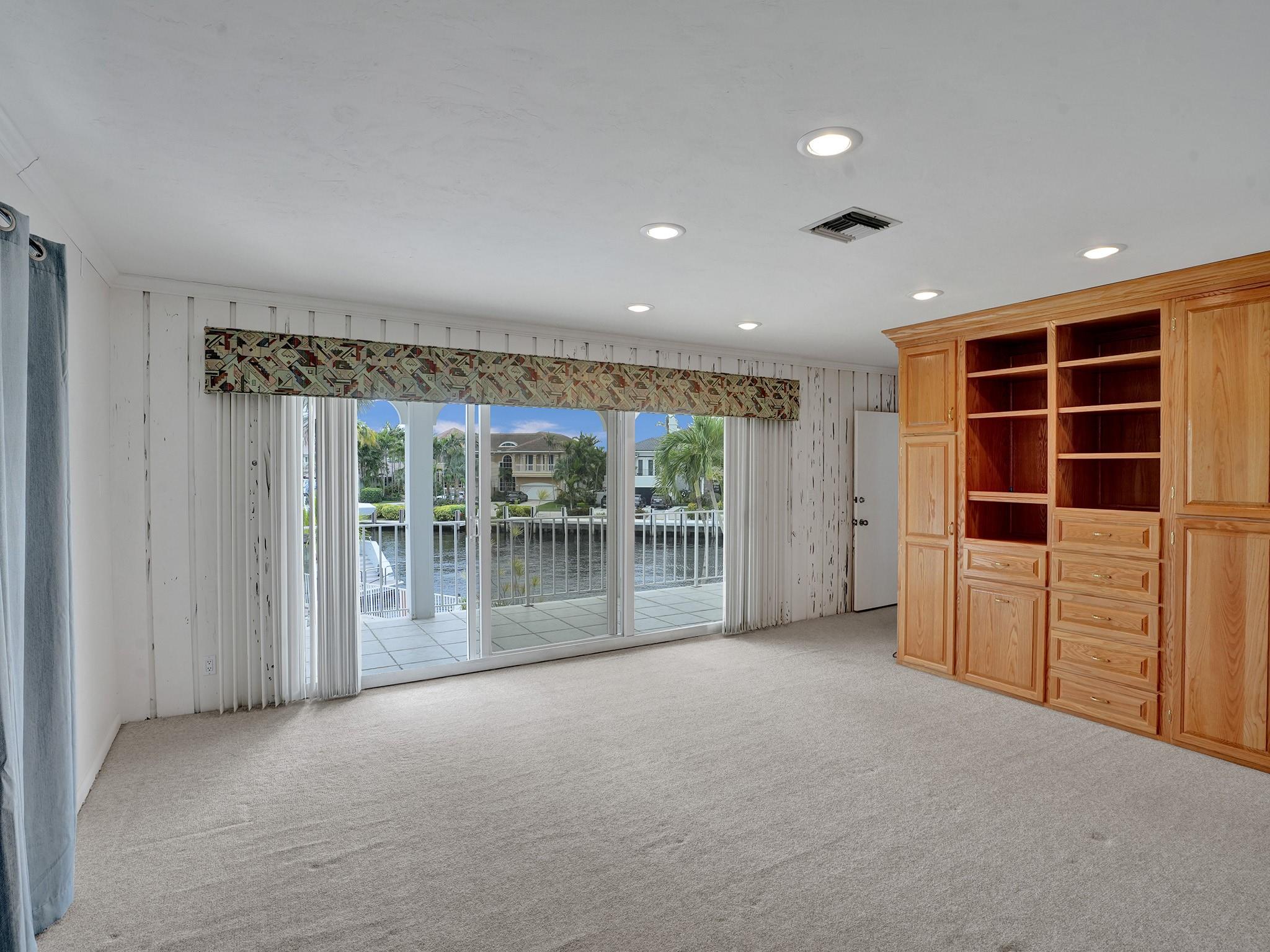 BAY COLONY - Residential