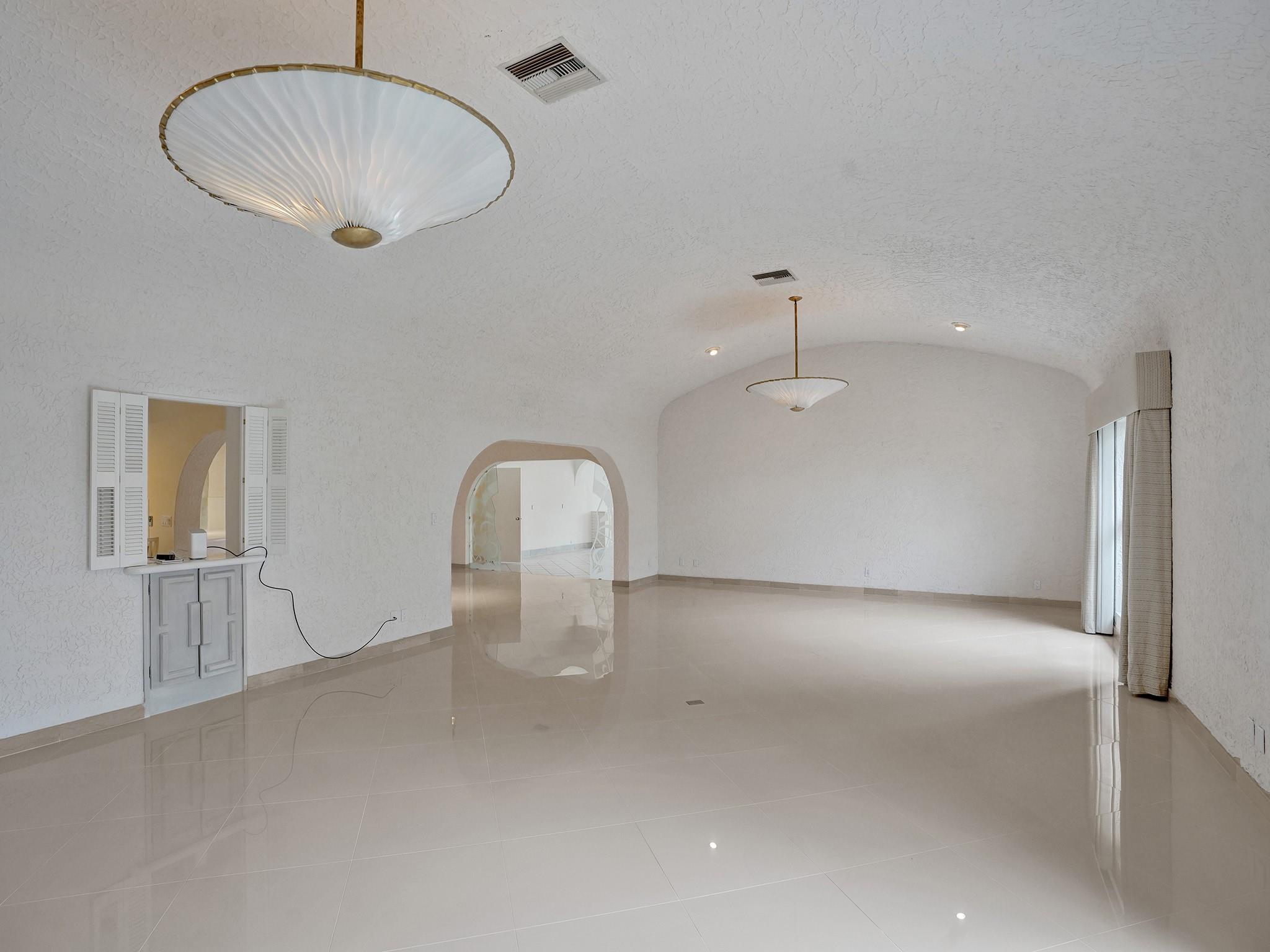 BAY COLONY - Residential