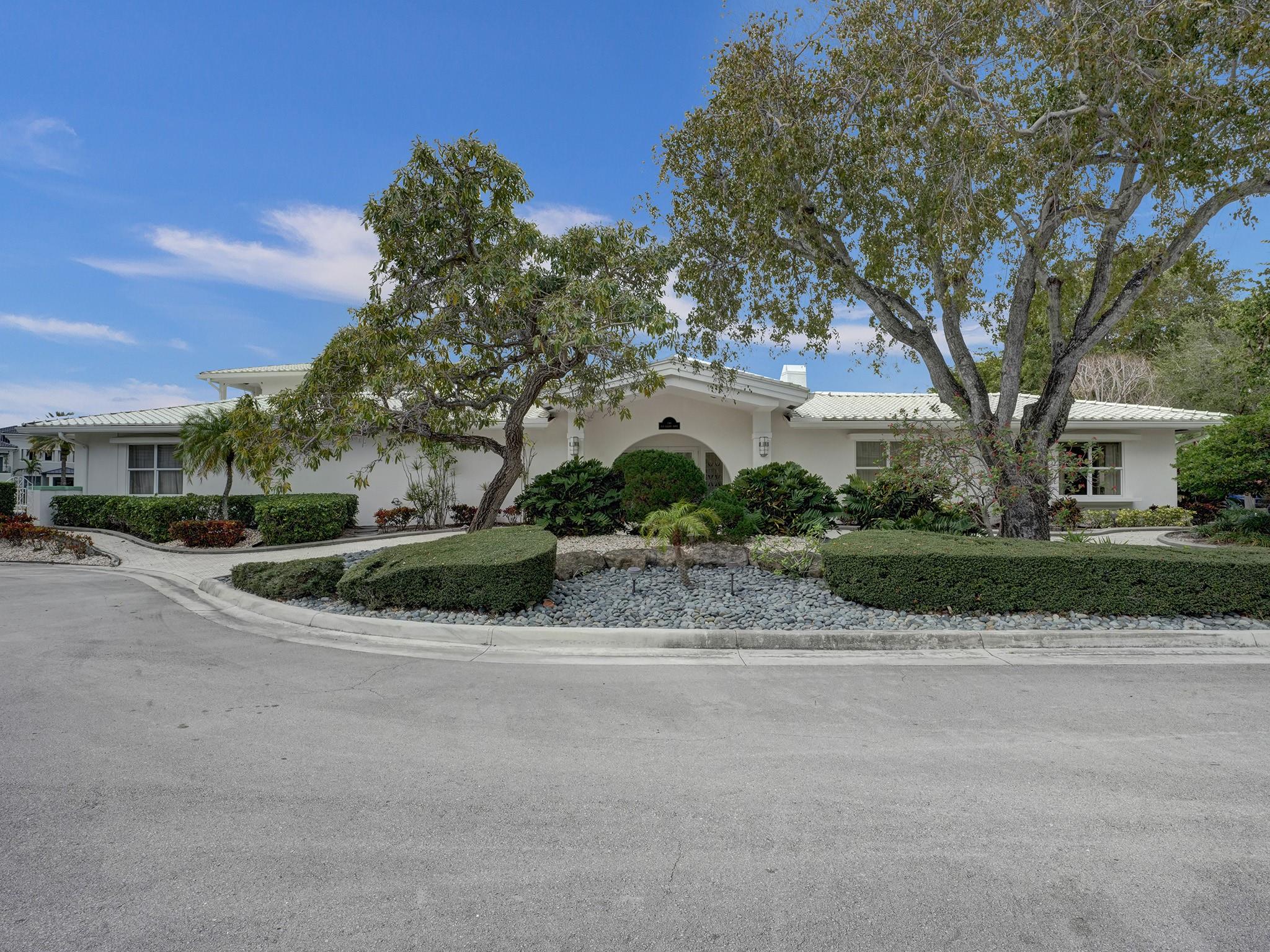 BAY COLONY - Residential