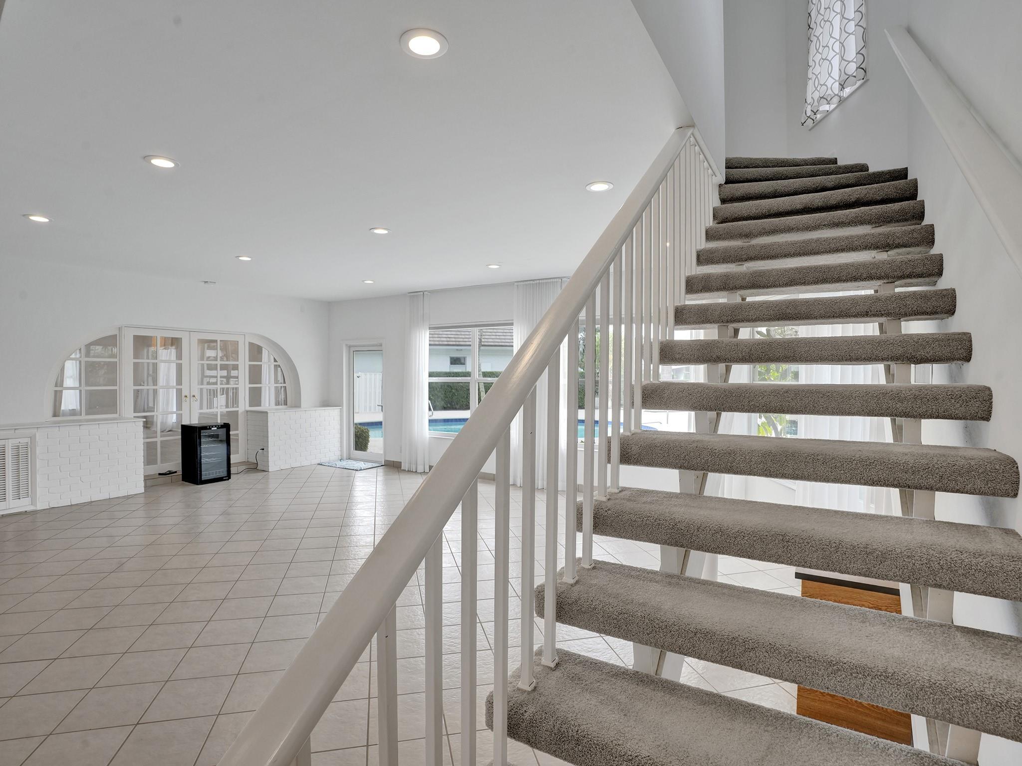 BAY COLONY - Residential