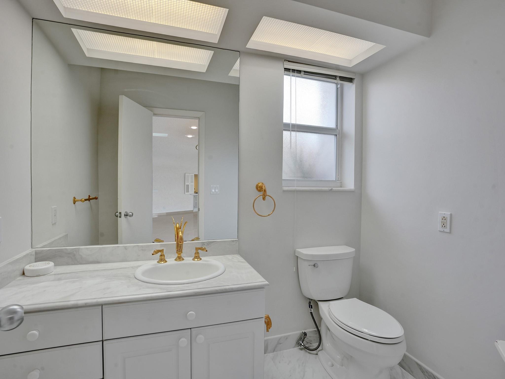 BAY COLONY - Residential