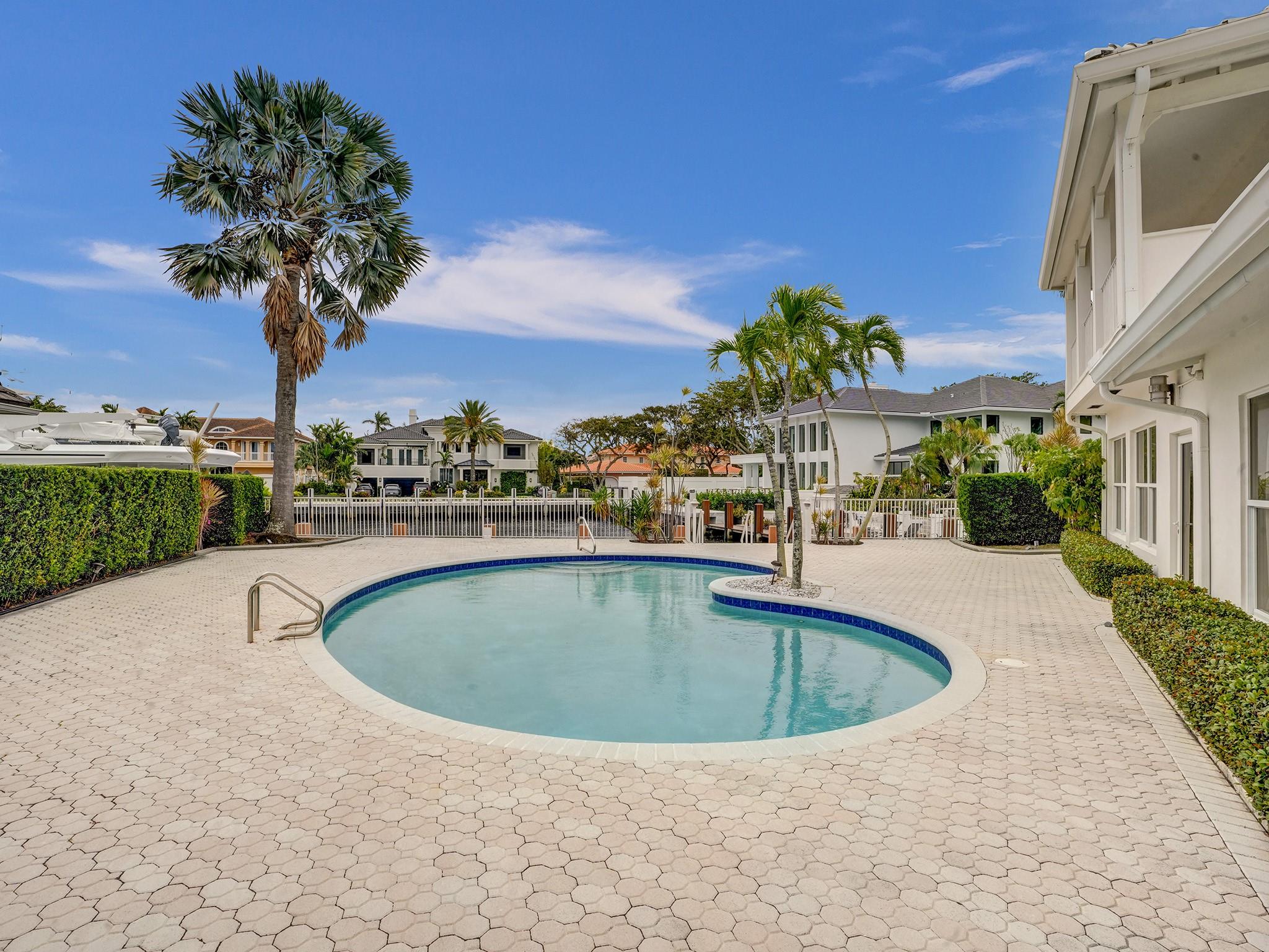 BAY COLONY - Residential