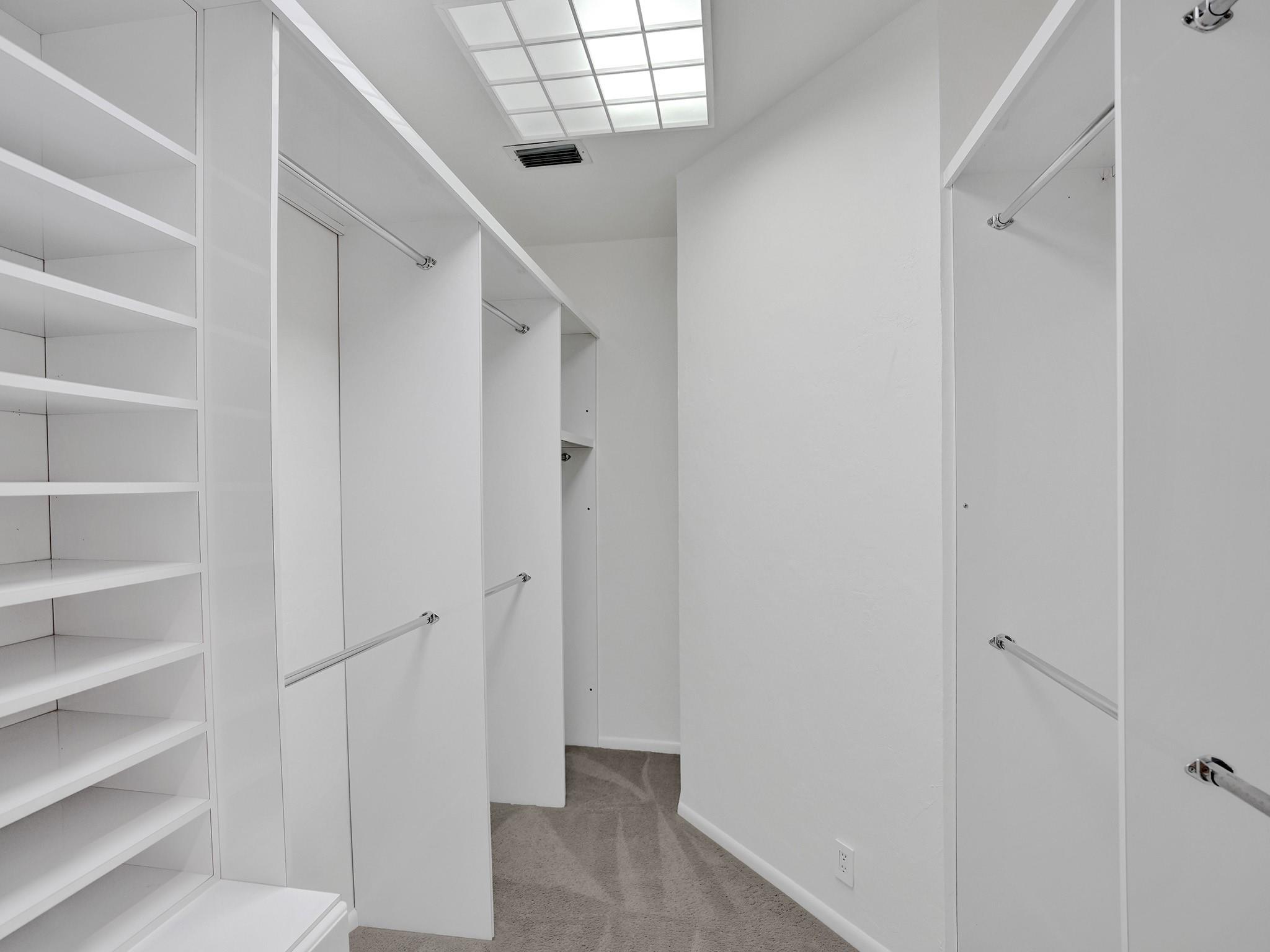 BAY COLONY - Residential