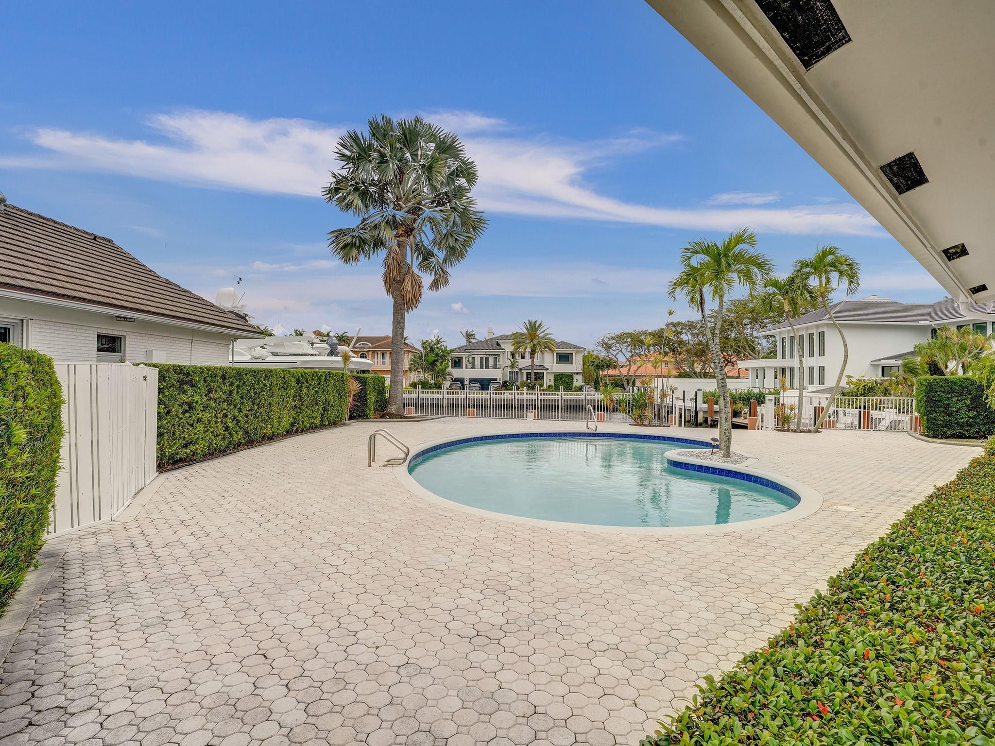 BAY COLONY - Residential