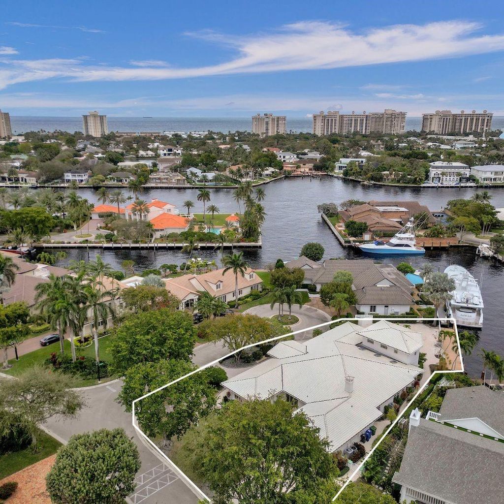 Photo of 2 Bay Colony Point, Fort Lauderdale, FL 33308 (MLS # F10423548)