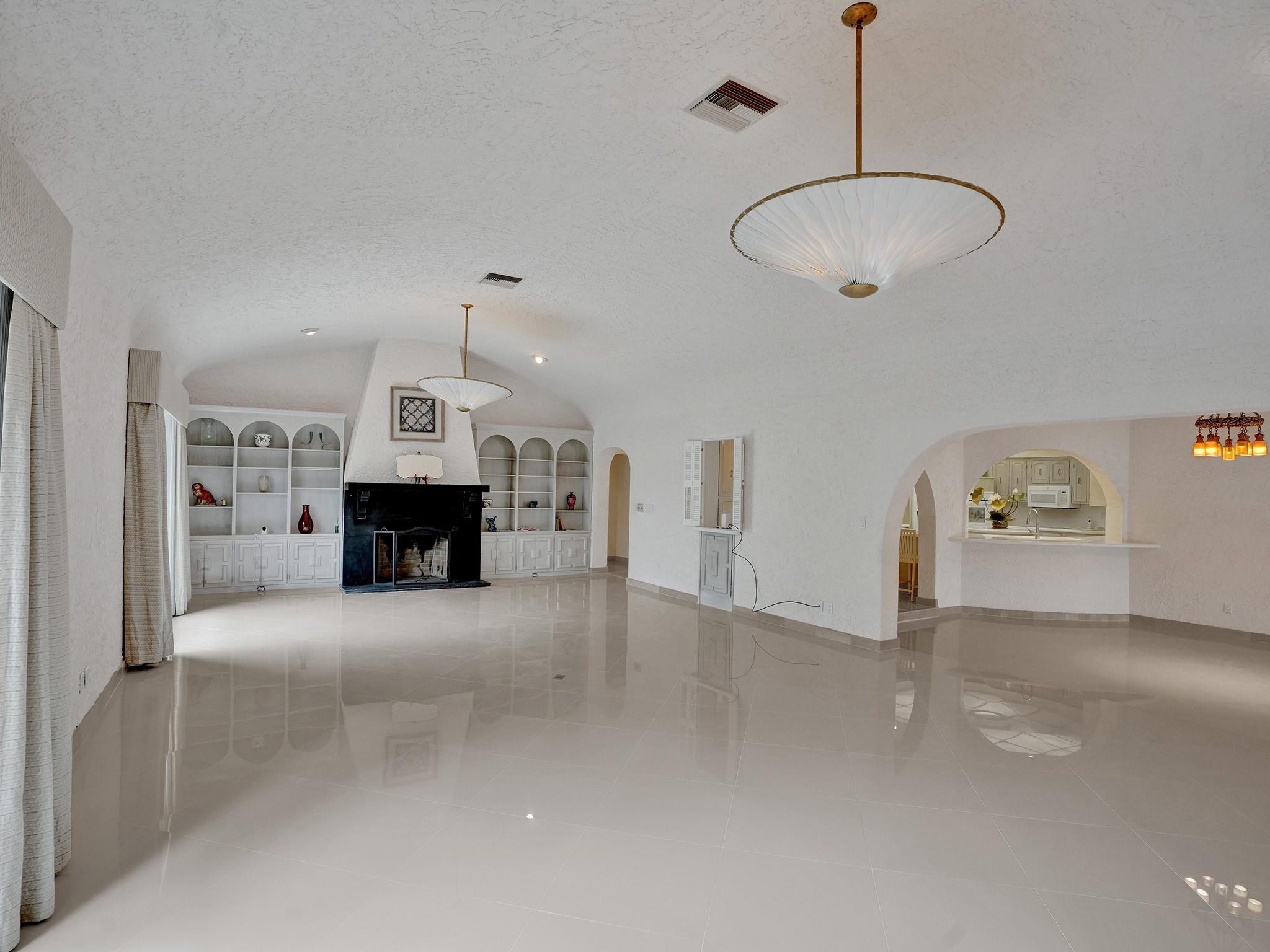 BAY COLONY - Residential