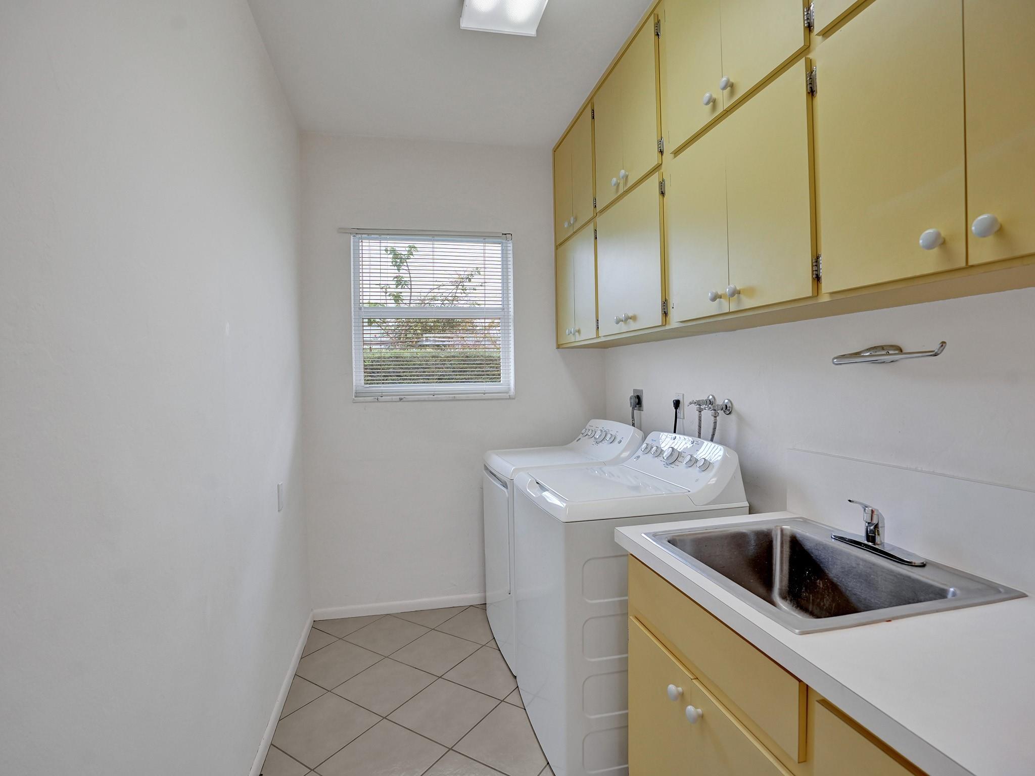 BAY COLONY - Residential