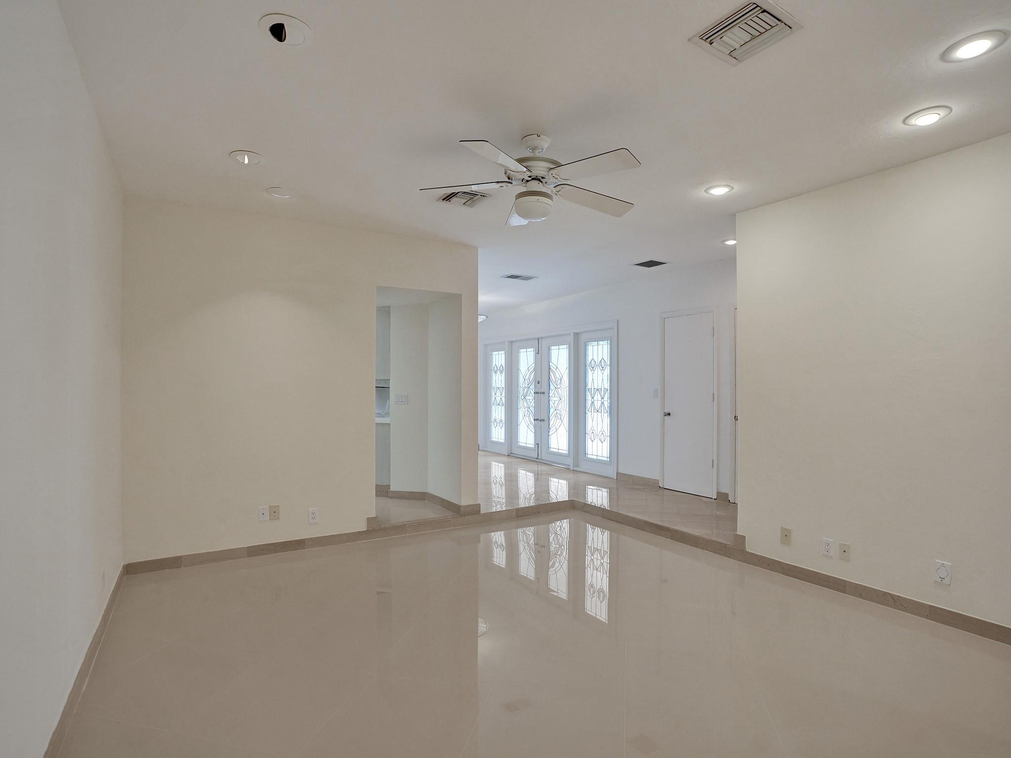 BAY COLONY - Residential