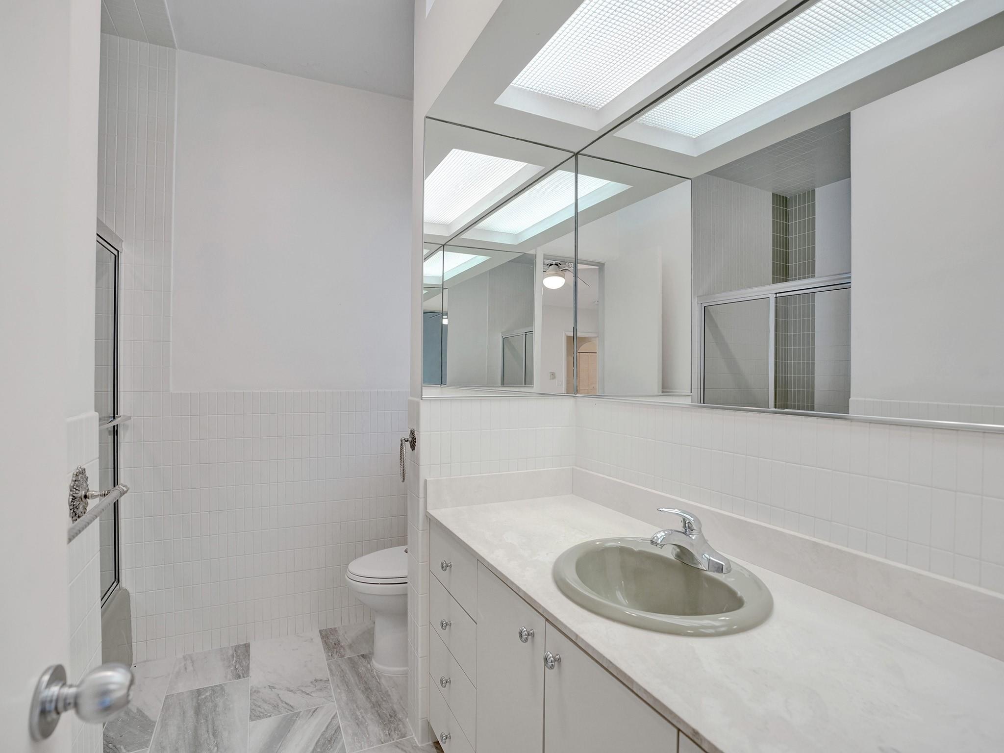 BAY COLONY - Residential