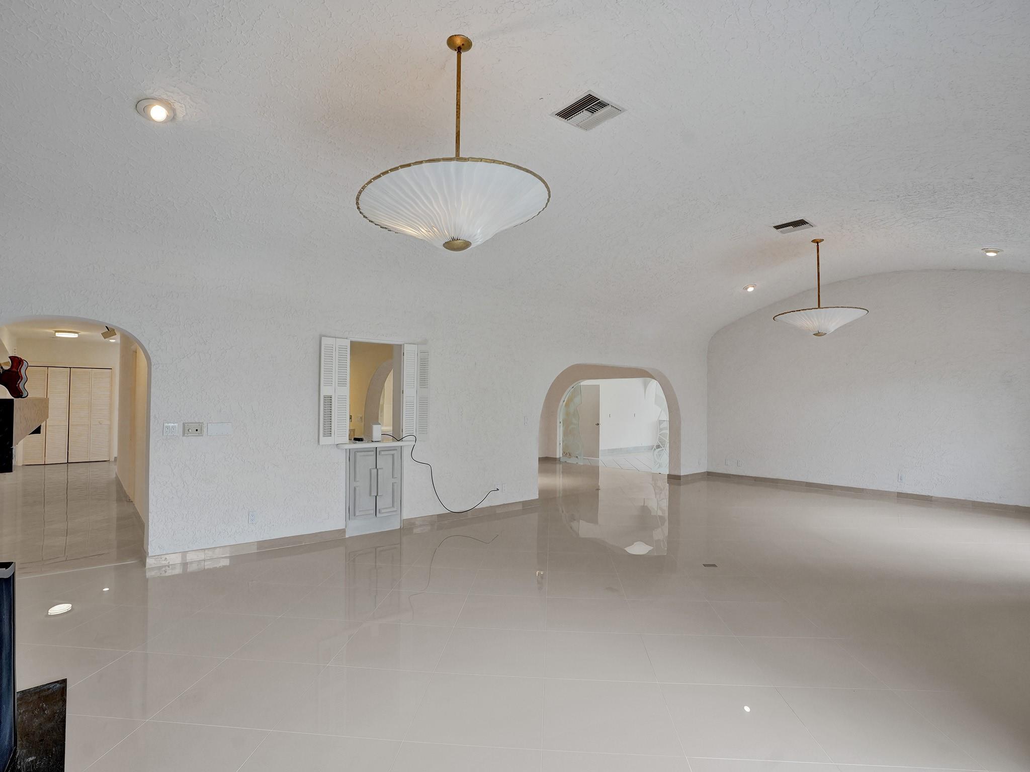 BAY COLONY - Residential