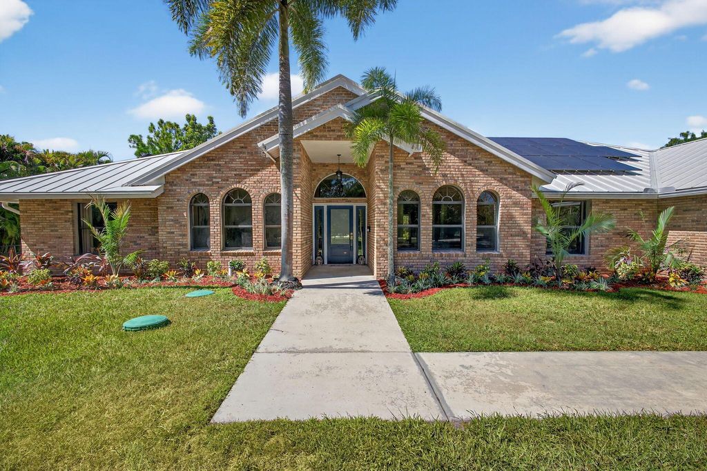 Photo of 10139 157th Street N, Jupiter, FL 33478 (MLS # R11116962)