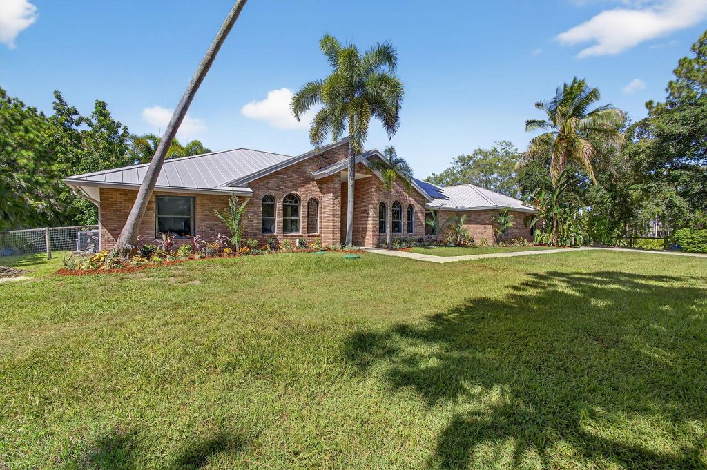 Photo of 10139 157th Street N, Jupiter, FL 33478 (MLS # R11116962)