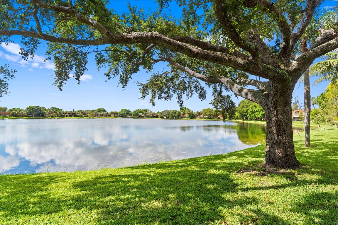 CORAL LAKE - Residential