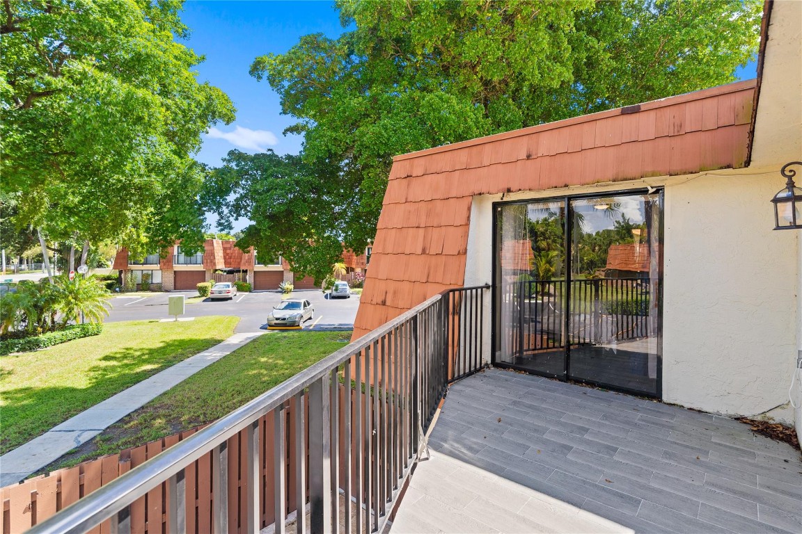 CORAL LAKE - Residential