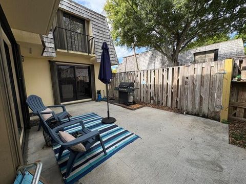 Photo of 303 Arabian Road, Palm Springs, FL 33461 (MLS # B26029429)