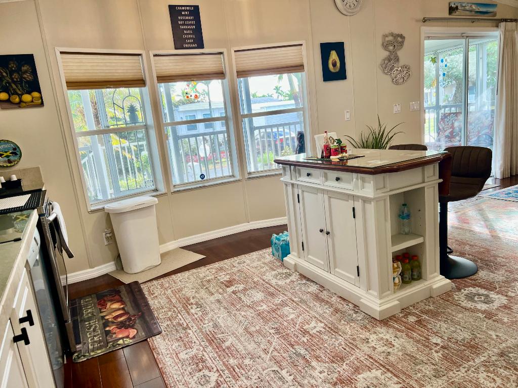 DEERFIELD LAKE - Residential