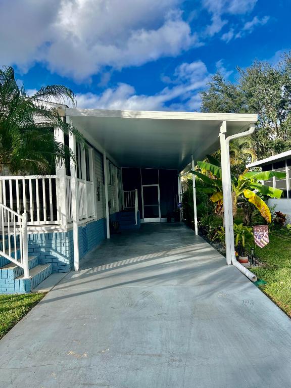 DEERFIELD LAKE - Residential