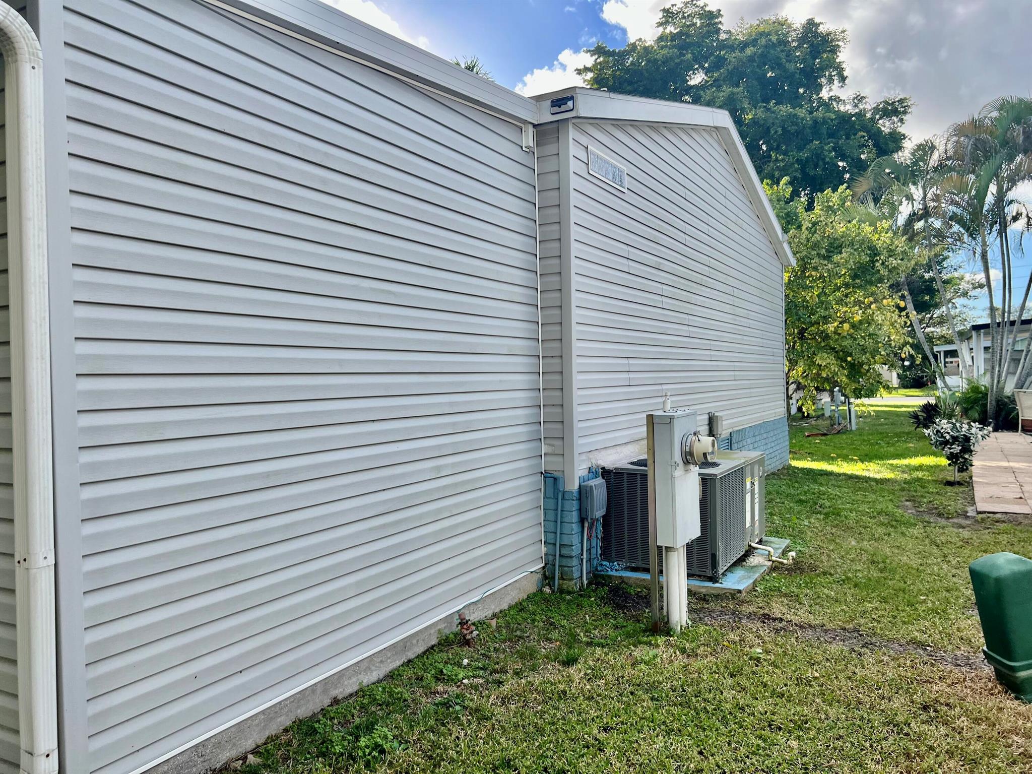 DEERFIELD LAKE - Residential