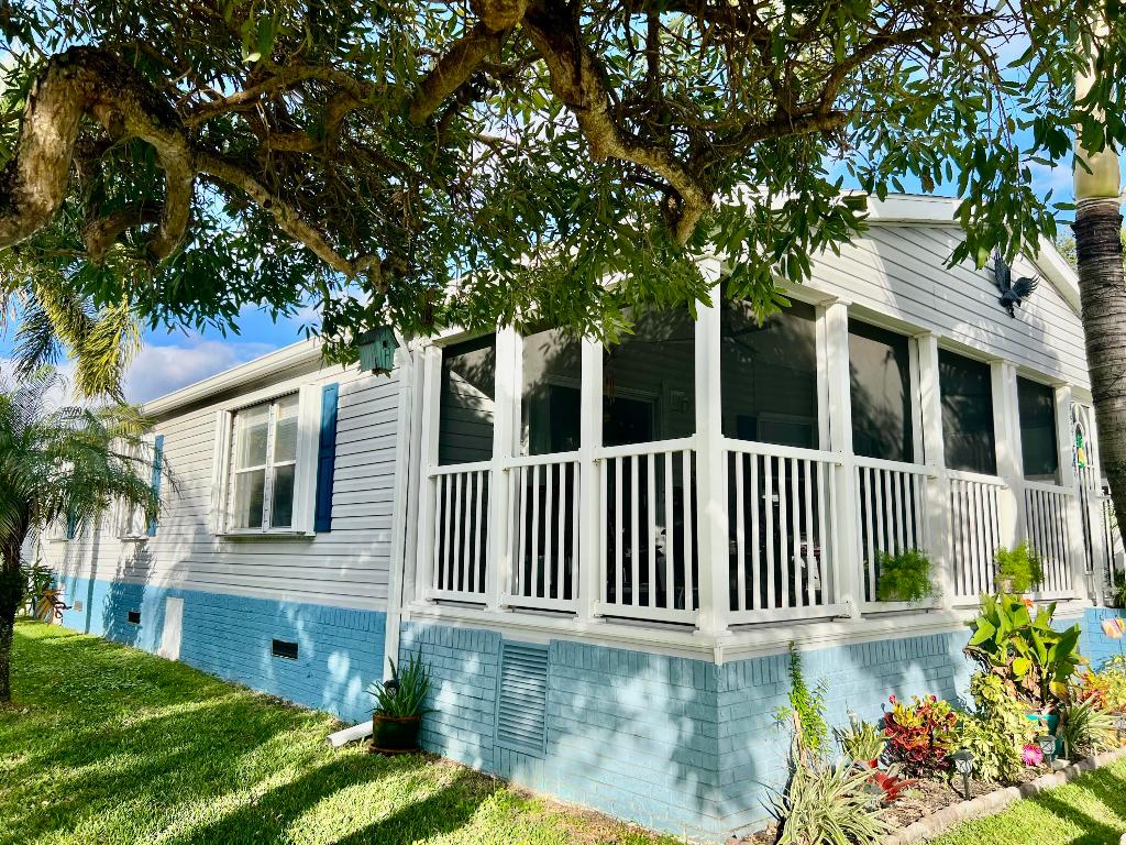 DEERFIELD LAKE - Residential