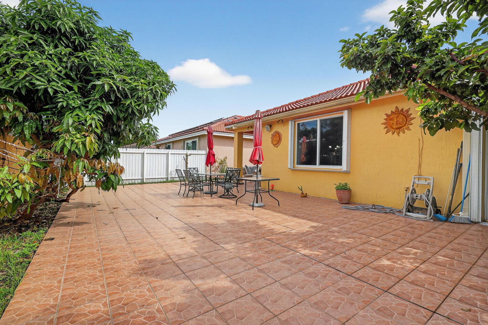 SPANISH LAKES 2ND ADDN - Residential