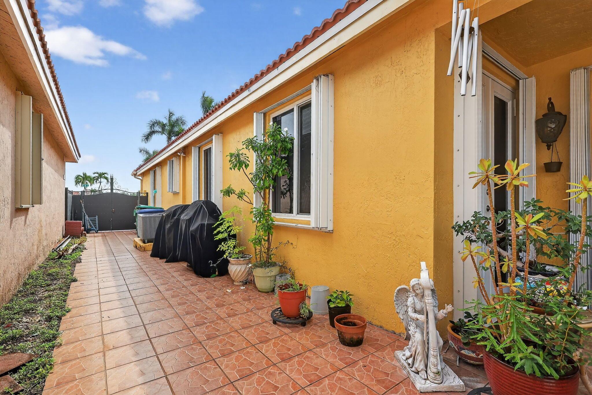 SPANISH LAKES 2ND ADDN - Residential