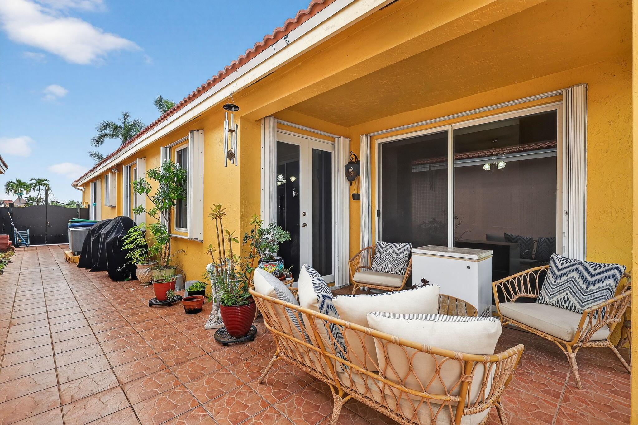 SPANISH LAKES 2ND ADDN - Residential