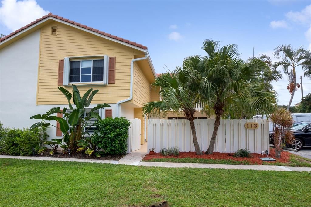 Photo of 113 Seabreeze Circle Cir, Jupiter, FL 33477 (MLS # R10741453)