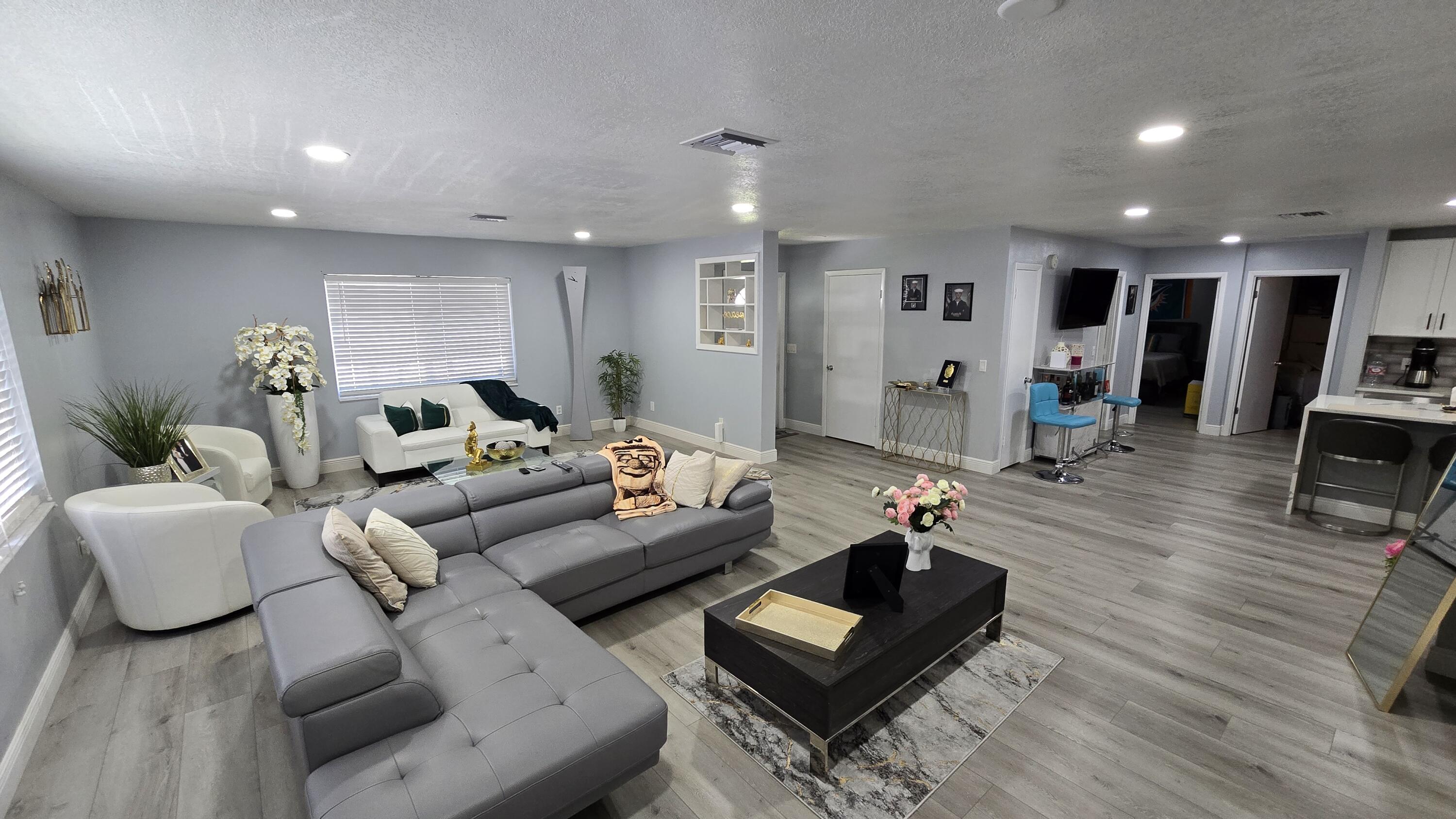 ROYAL PALM ESTATES 4 - Residential Income