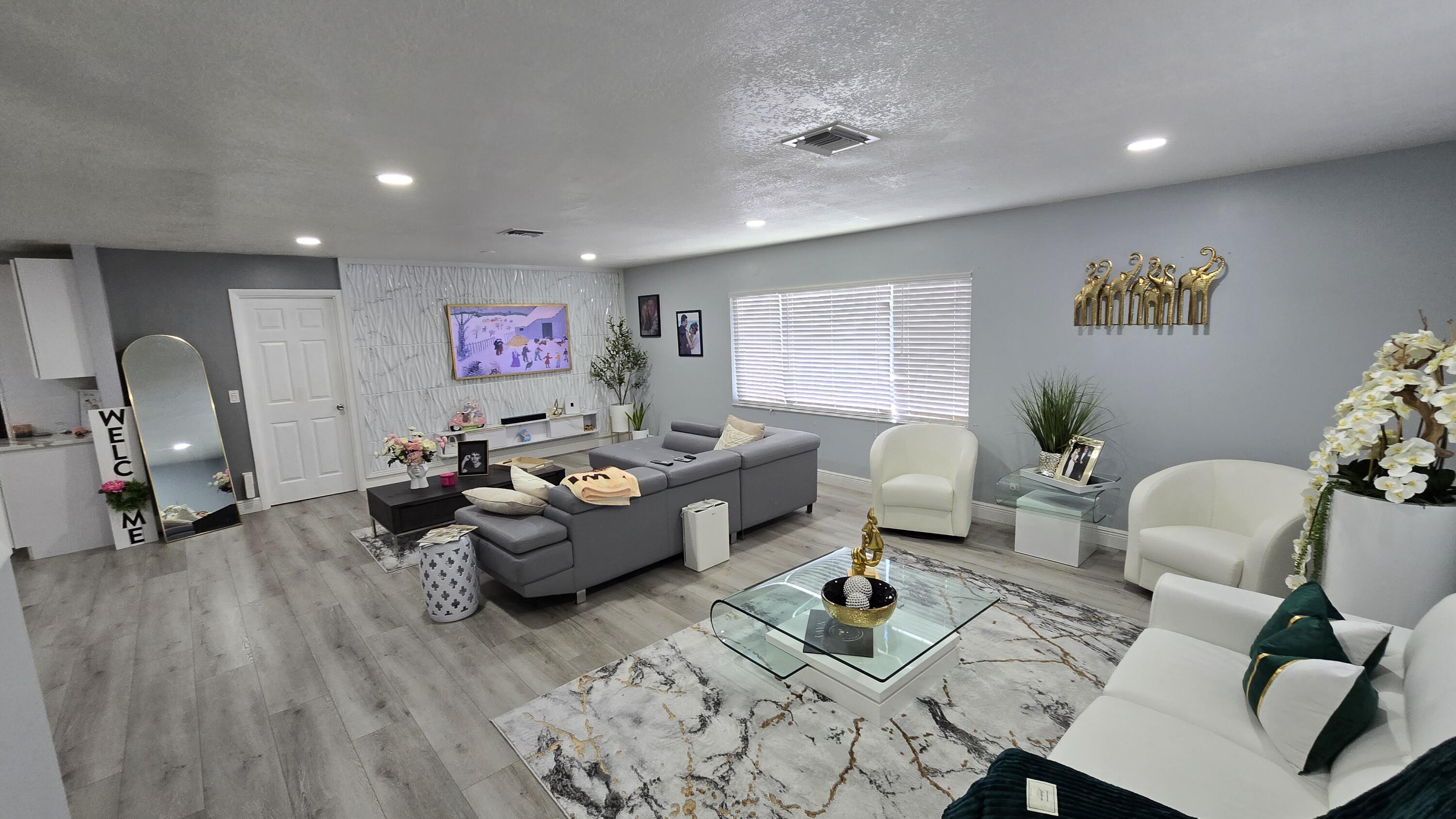 ROYAL PALM ESTATES 4 - Residential Income