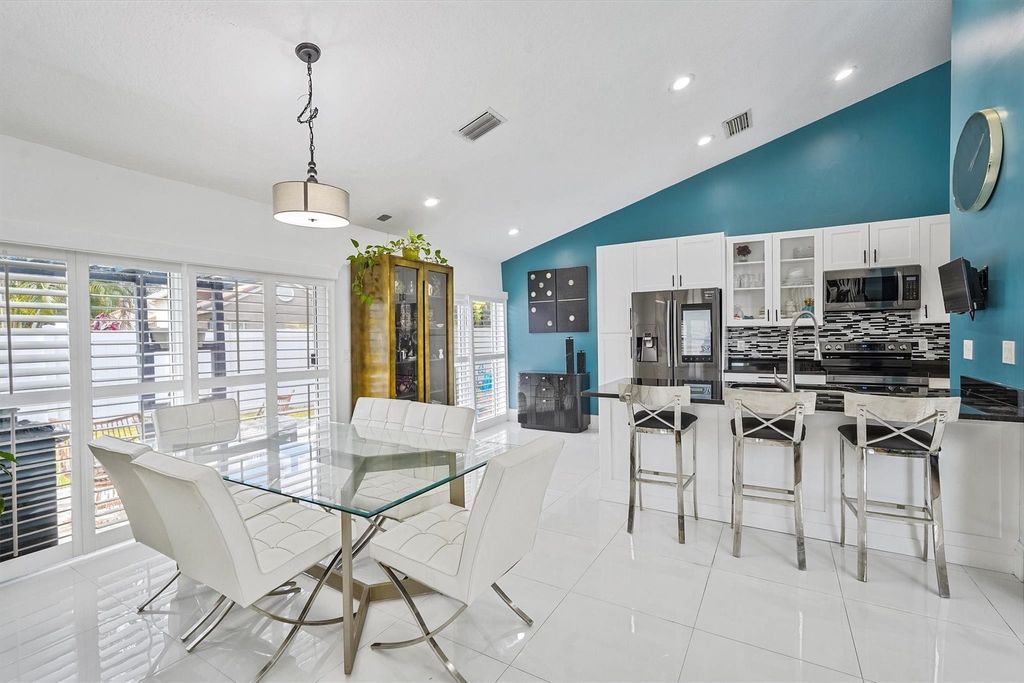 Photo of 26 Dogwood Circle, Boynton Beach, FL 33436 (MLS # F10552319)
