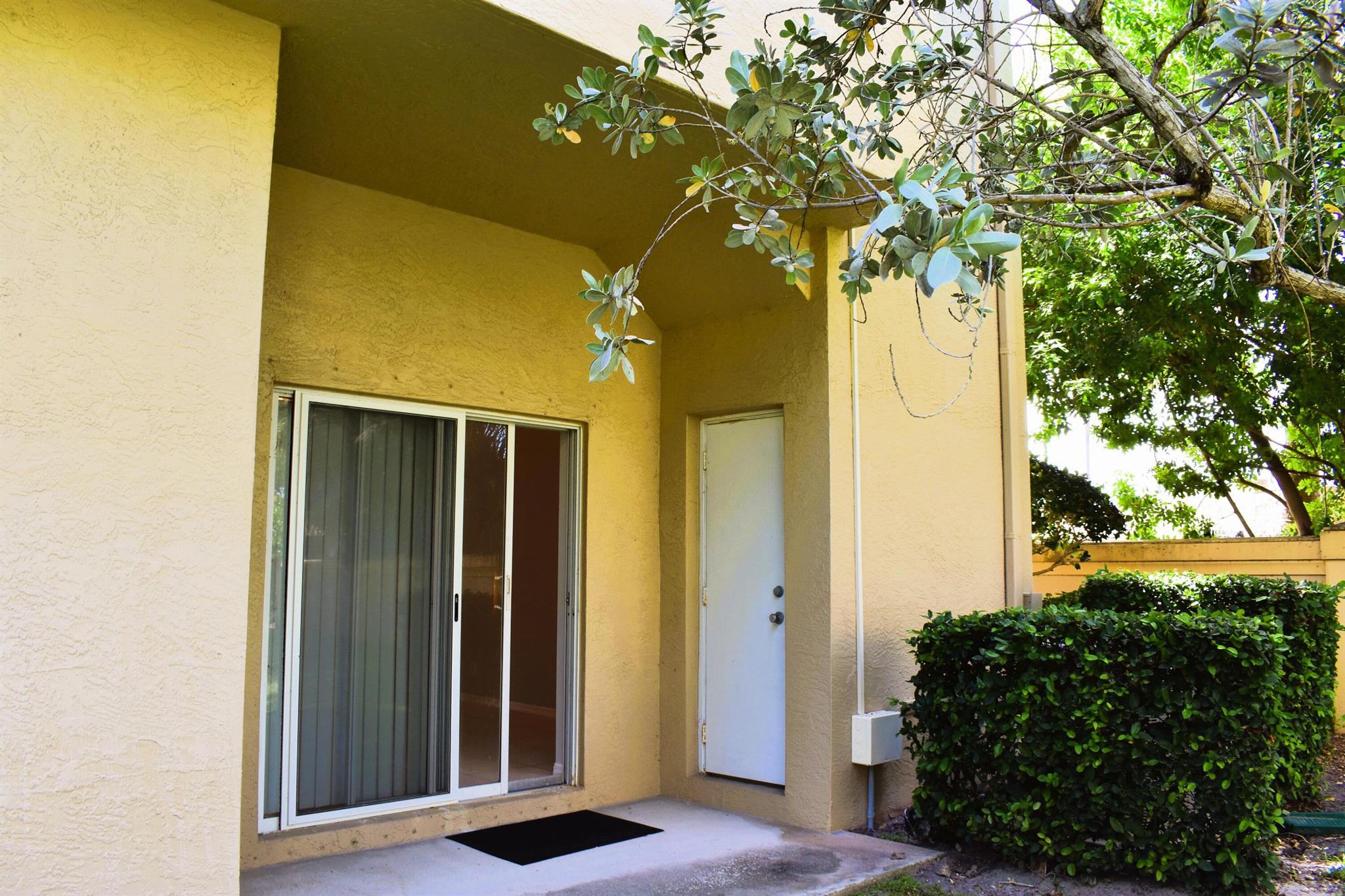 TEQUESTA TRACE CONDO - Residential Lease