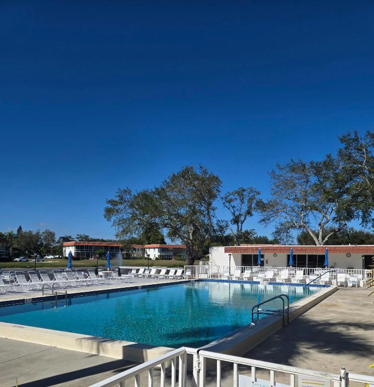 VISTA DEL LAGO CONDO - Residential