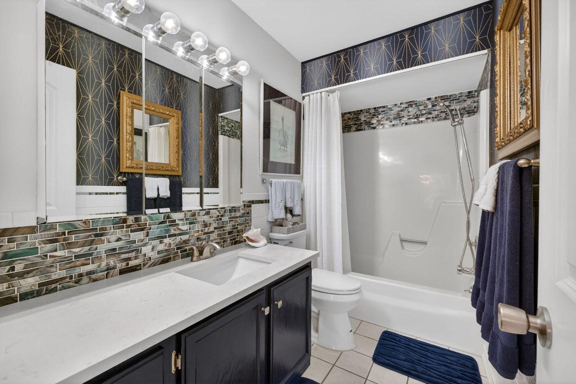 VISTA DEL LAGO CONDO - Residential