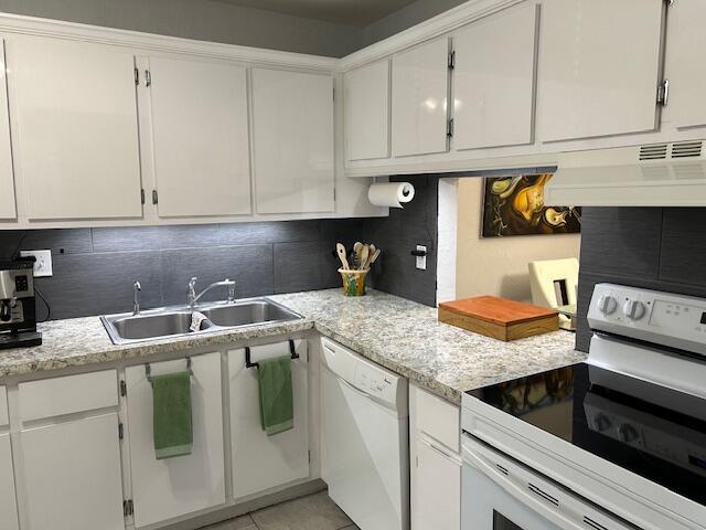 GOLDEN LAKES VILLAGE - Residential