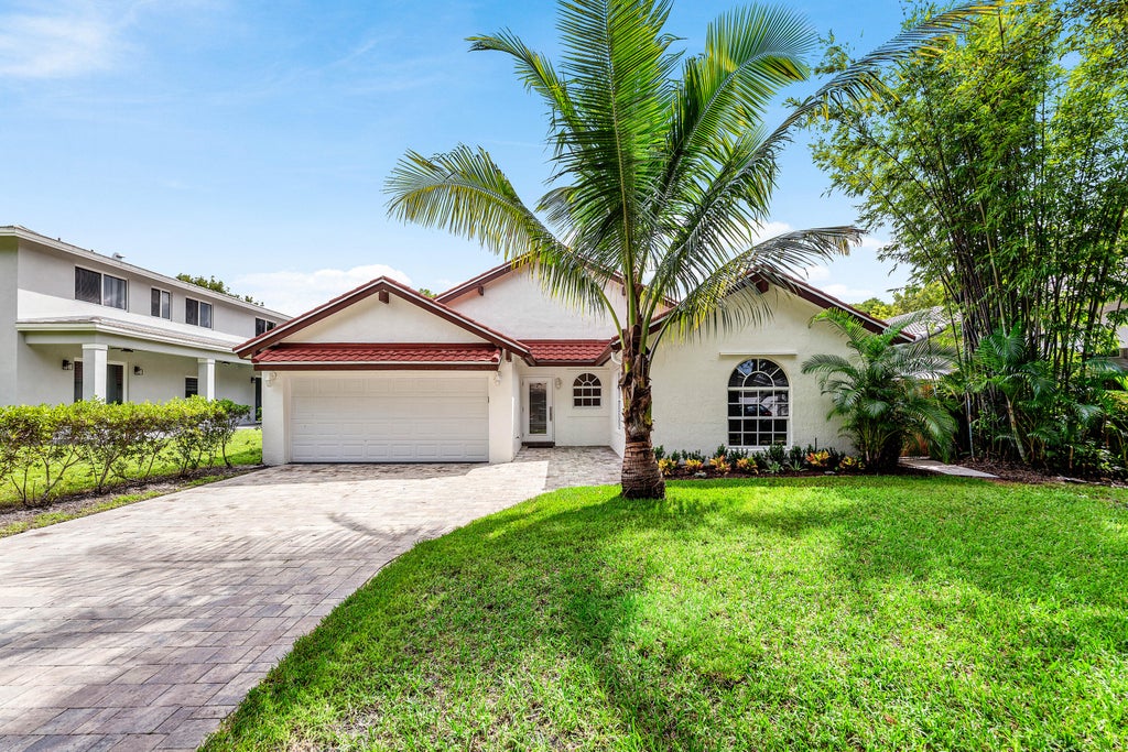 Photo of 3145 W Quayside Drive, Hollywood, FL 33026 (MLS # B26080566)